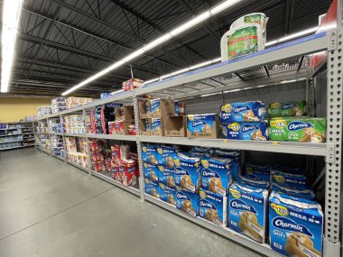 Martinez, Ga USA - 12. 23: Walmart perakende satış mağazası iç mekanı