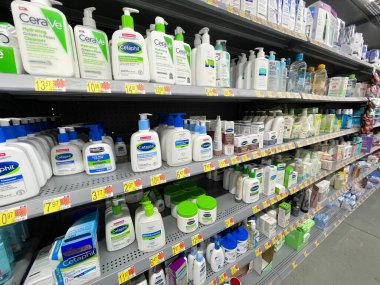 Martinez, Ga USA - 12. 23: Walmart perakende satış mağazası iç mekanı