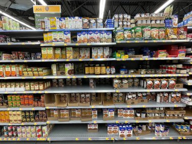 Martinez, Ga USA - 12. 23: Walmart perakende satış mağazası iç mekanı