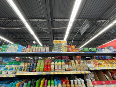 Martinez, Ga USA - 12. 23: Walmart perakende satış mağazası iç mekanı