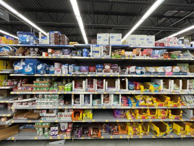 Martinez, Ga USA - 12. 23: Walmart perakende satış mağazası iç mekanı