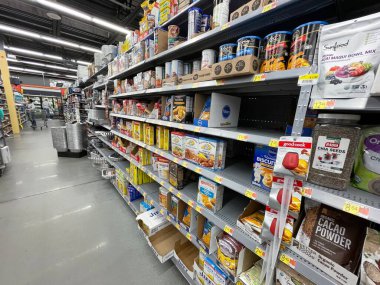 Martinez, Ga USA - 12. 23: Walmart perakende satış mağazası iç mekanı