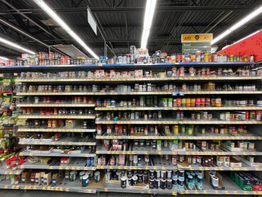 Martinez, Ga USA - 12. 23: Walmart perakende satış mağazası iç mekanı