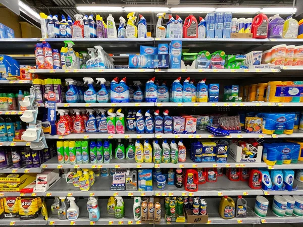 Martinez, Ga USA - 12. 23: Walmart perakende satış mağazası iç mekanı