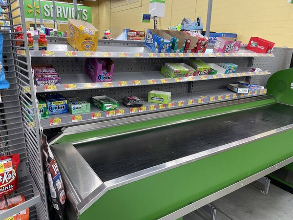 Martinez, Ga USA - 12 23 21: Интерьер продуктового магазина Walmart