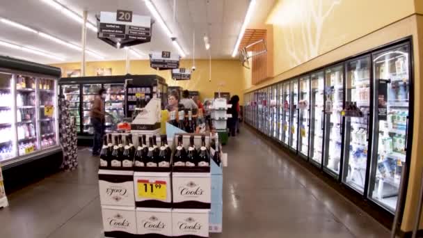 Martinez Usa Kroger Winkel Interieur Kerstavond Columbia Road Kookt Wijn — Stockvideo