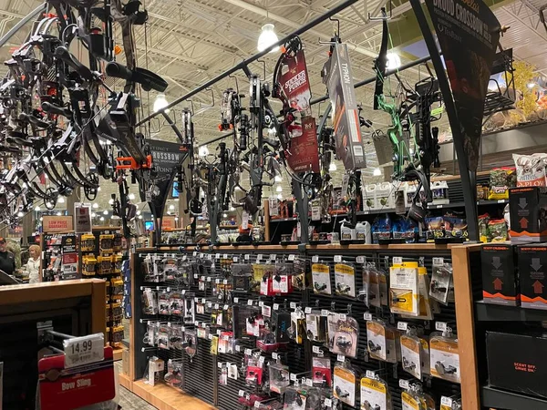 Augusta, Ga USA - 1203 21: Cabelas perakende mağazası Cabela Parkway