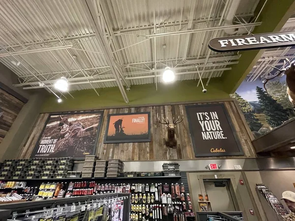 Augusta, Ga USA - 1203 21: Cabelas perakende mağazası Cabela Parkway