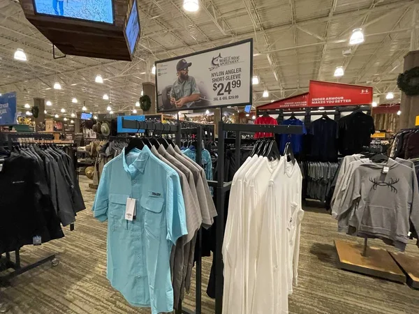 Augusta, Ga USA - 1203 21: Cabelas perakende mağazası Cabela Parkway