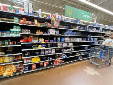 Augusta, Ga USA - 12. 24: Walmart perakende mağazası Noel arifesi
