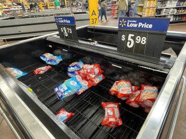 Augusta, Ga USA - 12. 24: Walmart perakende mağazası Noel arifesi