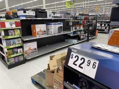Augusta, Ga USA - 12. 24: Walmart perakende mağazası Noel arifesi