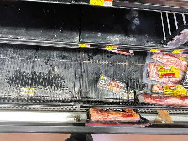 Augusta, Ga USA - 12. 24: Walmart perakende mağazası Noel arifesi