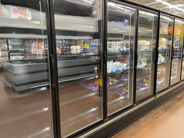 Augusta, Ga USA - 12. 24: Walmart perakende mağazası Noel arifesi