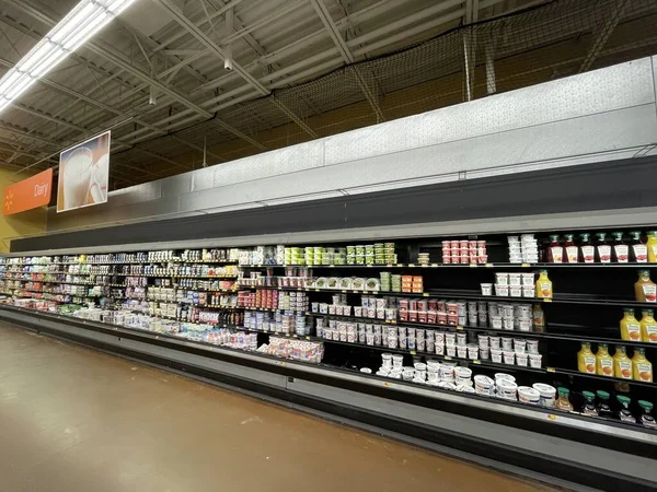 Augusta, Ga USA - 12. 24: Walmart perakende mağazası Noel arifesi