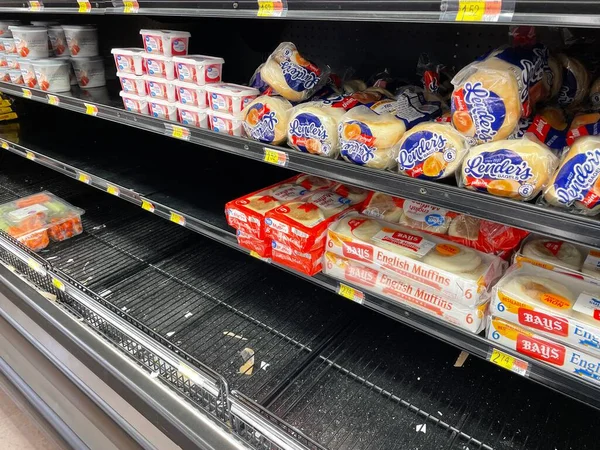 Augusta, Ga USA - 12. 24: Walmart perakende mağazası Noel arifesi