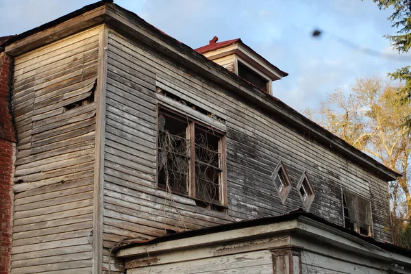 Vieille Effrayant Manoir Abandonné Bois Envahi Dans Les Zones Rurales — Photo