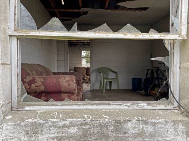 Kırsal Gürcistan 'daki eski tarihi terk edilmiş bina.