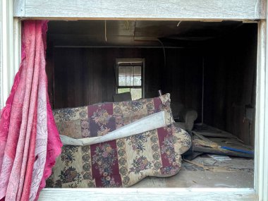 Kırsal Gürcistan 'daki eski tarihi terk edilmiş bina.