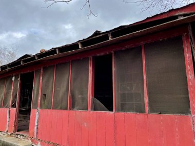 Kırsal Gürcistan 'daki eski tarihi terk edilmiş bina.