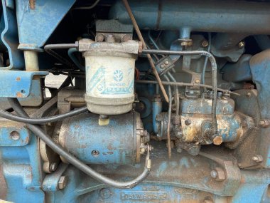 Keysville, Ga USA - 12, 27, 21, Ford 4100 model traktör park etti.