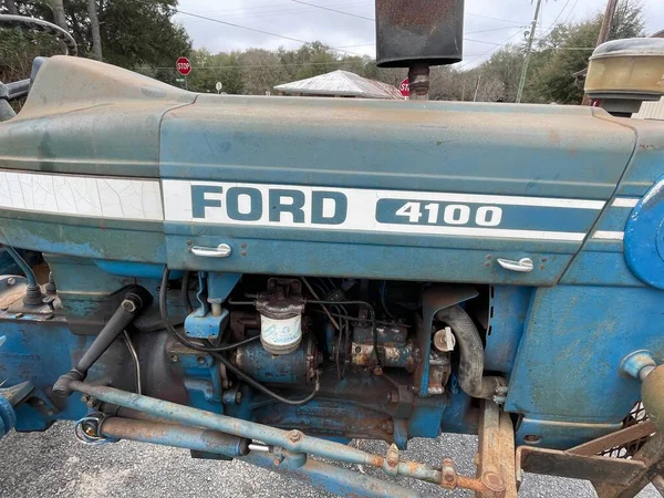 Keysville Usa Ford 4100 Tractor Vintage Aparcado —  Fotos de Stock