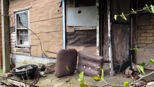 Abandonado Velho Lixo Casa Assustador Alpendre Geórgia Rural — Vídeo de Stock