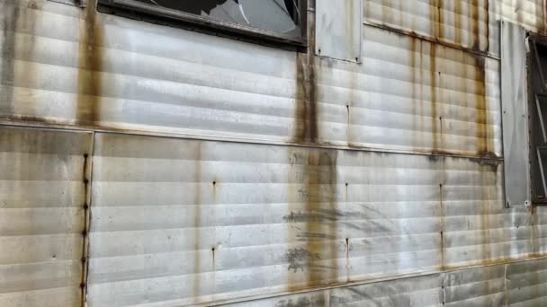 Abandoned Rusted Creepy Mobile Home Busted Out Windows Rural Georgia — Stockvideo