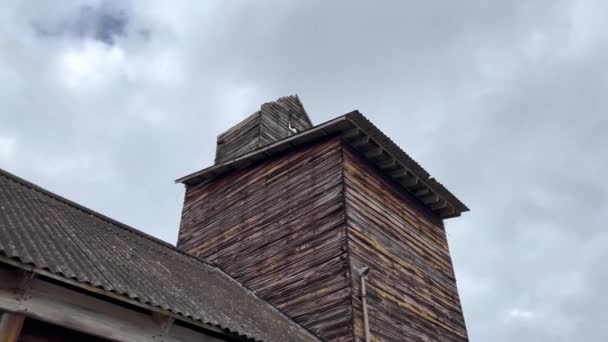 Creepy Scene Abandoned Damaged Building Top Fast Moving Dark Clouds — 图库视频影像