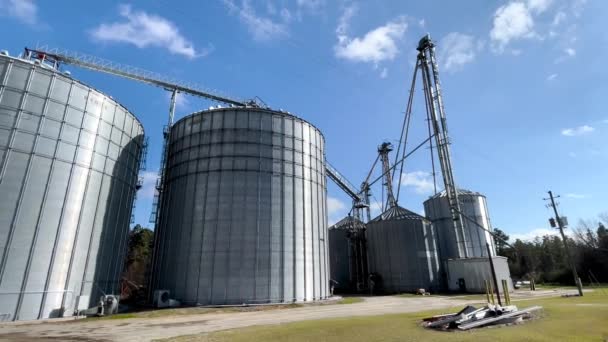 Burke County Usa Pan Large Metal Shiny Agricultural Industrial Silos — Stock videók