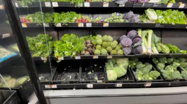 Augusta, Ga USA - 01 09: 22: Walmart boş raflar tedarik zinciri sorunları ıslak duvar üretiyor