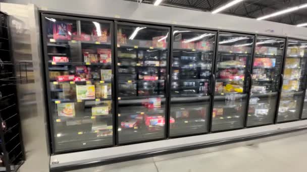 Augusta Usa Walmart Empty Shelves Supply Chain Issues Frozen Breakfast — Vídeo de stock