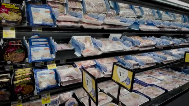 Hephzibah Usa Kjs Lebensmittelgeschäft Pfanne Frisches Huhn Der Fleischabteilung — Stockvideo