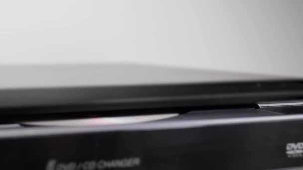 Eine Vintage Dvd Schublade Mit Dvd Disk Tray Weißen Hintergrund — Stockvideo