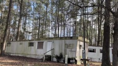 Augusta, Ga USA - 01 19: 22 Durano parkındaki bir karavan parkında yıkılan karavan evleri.