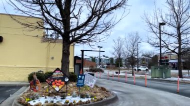 Augusta, Ga USA - 01: 22: Georgia Pan Zaxbys 'de nadir görülen kar Jimmie Dyess Parkway' den geçiyor