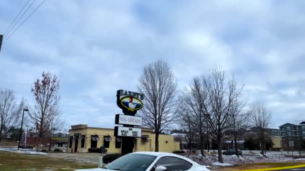 Augusta Usa Historischer Seltener Schnee Georgia Straßenansicht Zaxbys Straßenschild Und — Stockvideo