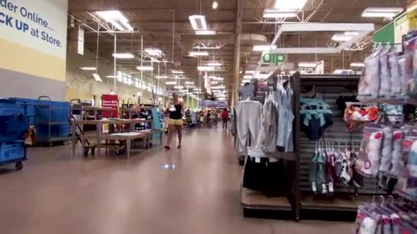 Grovetown Usa Kroger Perakende Satış Mağazası Insanları Giyim Alanında — Stok video