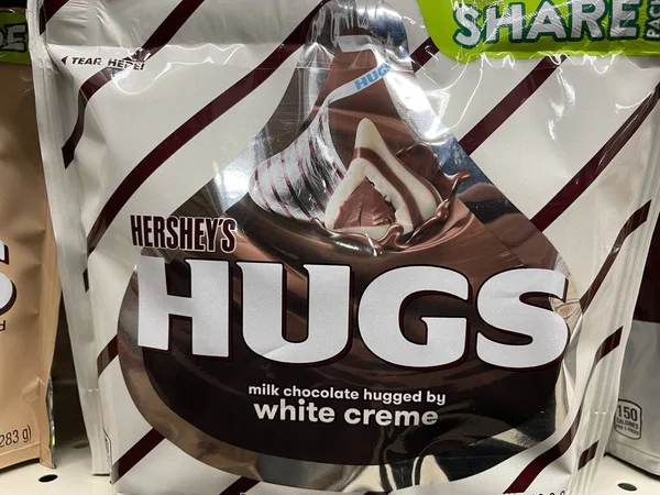 Grovtown Usa 小売店でキャンディの袋 Hersheys Hug — ストック写真
