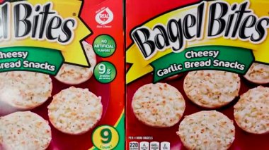 Grovetown, Ga USA - 01: 02: 22: Perakende marketi Donmuş gıda Ore Ida Bagel Isırıkları 