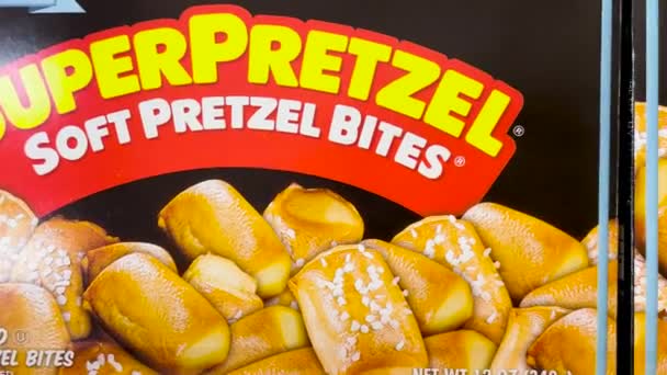 Grovetown Usa Retail Grocery Store Frozen Food Pan Super Pretzel — Stock Video