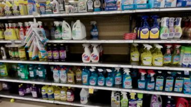 Grovetown, Ga USA - 01: 15 22: Kroger iç tedarik zinciri temizleme kimyasal bölüm personel panosu