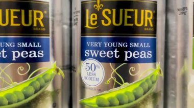 Grovetown, Ga USA - 01: 02: 22: Market rafları Le Sueur konserve sebzeler