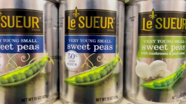 Grovetown, Ga USA - 01: 02: 22: Perakende market rafları Le Sueur konserve sebze çeşitliliği