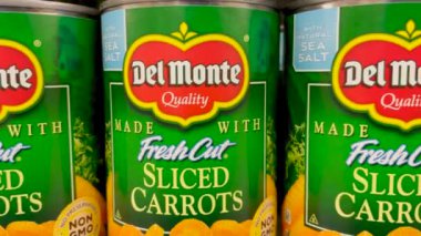 Grovetown, Ga USA - 01: 01 22: Market rafları Delmonte konserve havuç çeşitliliği