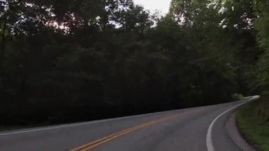 POV FPV Helen Ga Unicoi 'yi dağların içinden geçiriyor.