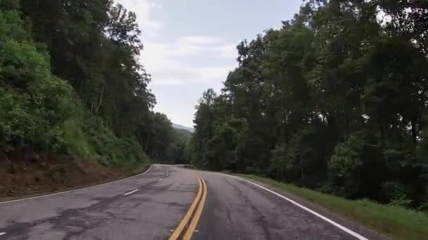 Pov Fpv Dirigindo Helen Unicoi Turnpike Através Montanhas Estradas Molhadas — Vídeo de Stock