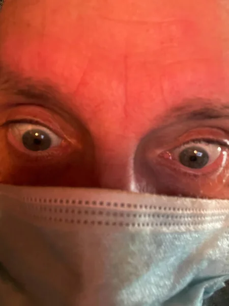 Augusta Usa Man Wearing Face Mask Close Wide Eyes — Stock Photo, Image