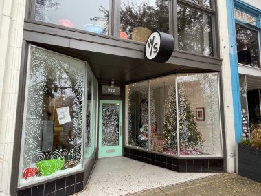 Augusta, Ga USA - 12: 09 21: Dekorlu Augusta Ga Vintage mağaza önü