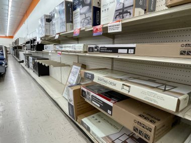 Augusta, Ga USA - 12: 09 21: Big Lots perakende mağazası içi Hwy 25 kutu mobilya duvarda